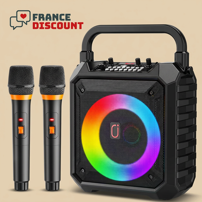 Enceinte et microphones sur fond beige