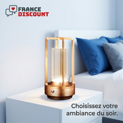 Lampe rechargeable sur table de chevet