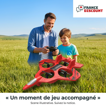 Homme adulte et enfant découvrant le Q3 rouge, scène illustrative