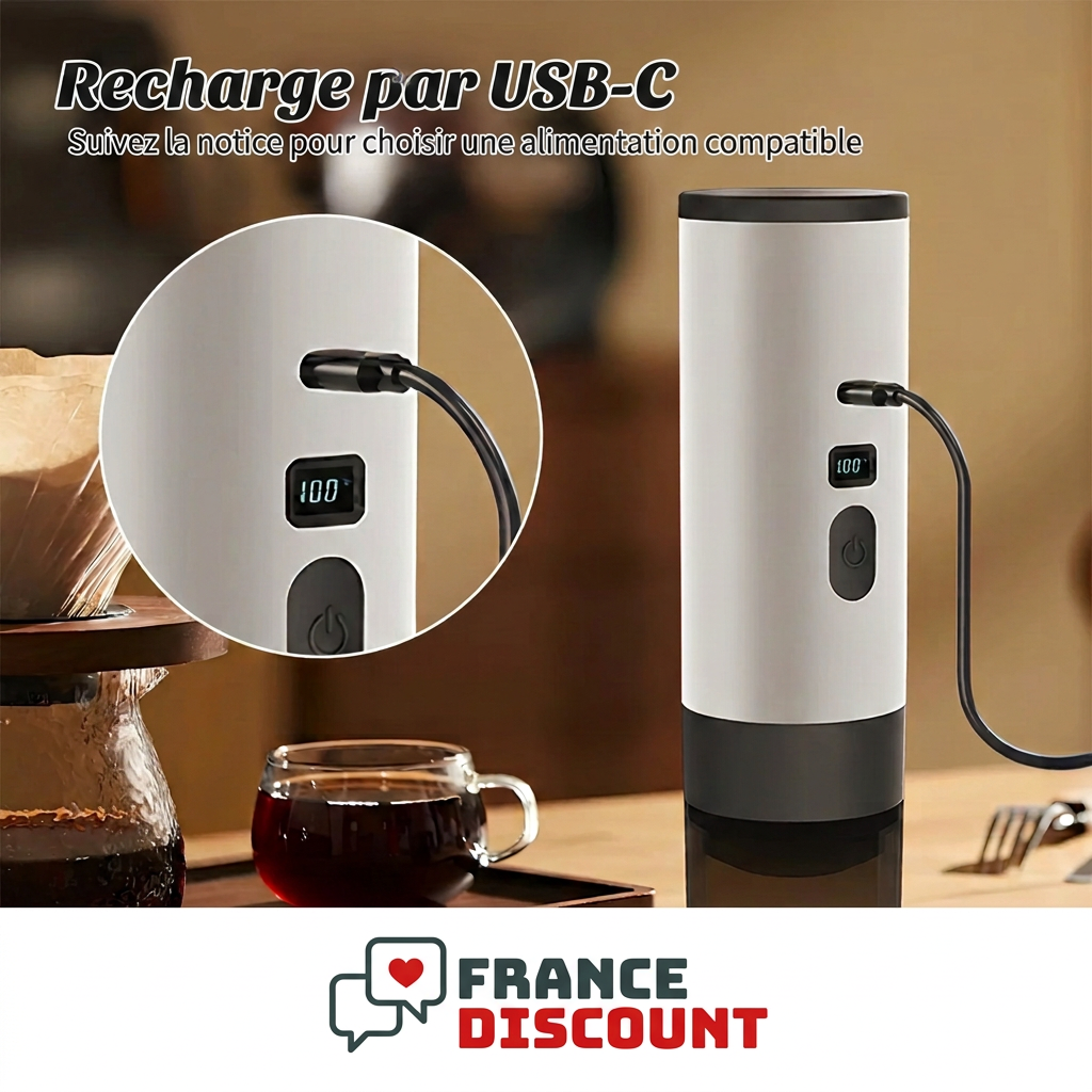 Photo fournisseur de la cafetière et de son port de recharge USB-C, explications françaises et logo France Discount
